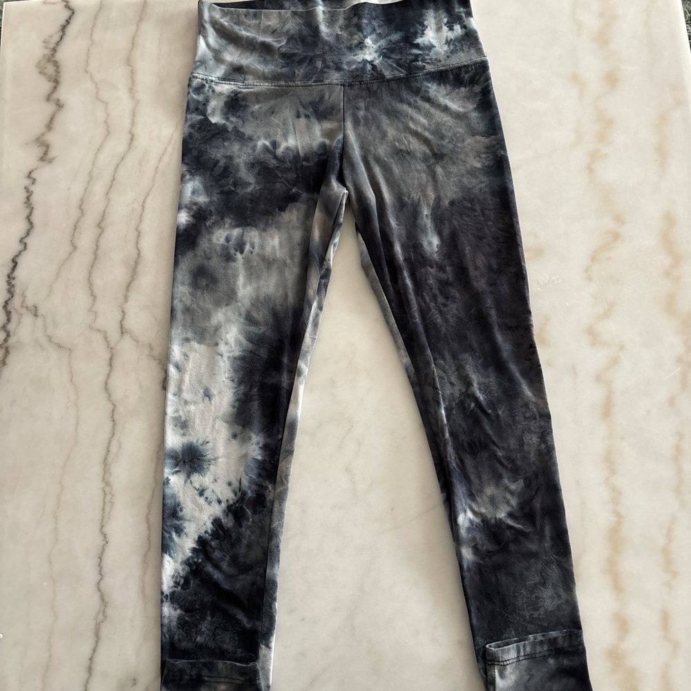 Style 5 Black & white tie-dye leggings Womans Size Large
